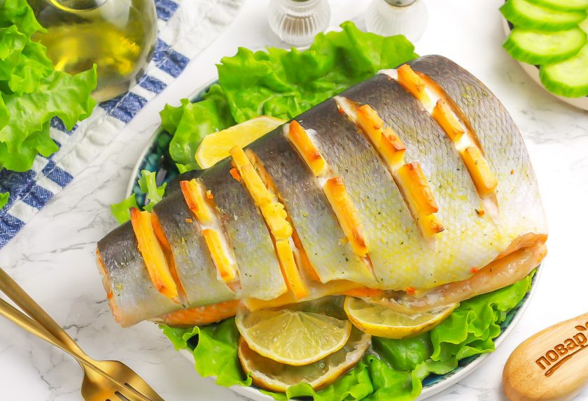 1. Этап. Горбуша со сливочным сыром в духовке: Выложите запеченную горбушу со сливочным сыром на тарелку и подайте к столу горячей. Приятного вам аппетита!