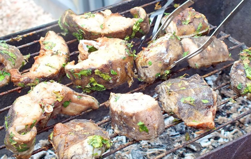 1. Этап. Налим на мангале: Готовый, горячий налим подавайте к столу. Приятного аппетита!