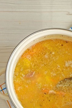 1. Этап. Чечевичный суп с солёными огурцами: Далее суп снять с огня.