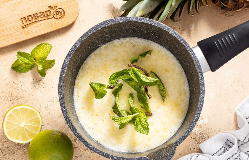 1. Этап. Варенье из ананаса с лаймом и мятой: Добавьте несколько целых веточек мяты.