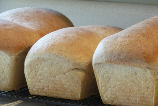 1. Этап. Тостовый хлеб: 8. Готовый тостовый хлеб остудите немного форме, а после - на решетке.