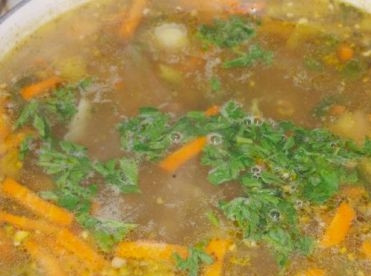 1. Этап. Суп из консервированной кукурузы: И добавляем её в суп. Пробуем суп, добавляем по вкусу специи, варим еще минуты 3-4.