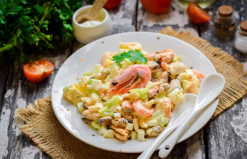 1. Этап. Салат с креветками, мидиями и кальмарами: Приятного аппетита!