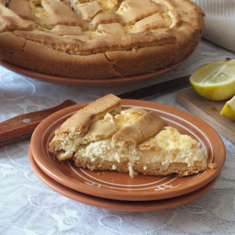 Пирог с творогом и сгущенкой