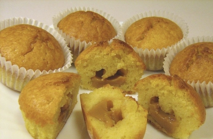 1. Этап. Маффины с вареной сгущенкой: Выпекаем в разогретоц духовке примерно 30 минут при 180 градусах.