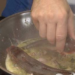 1. Этап. Суп из морепродуктов (Cacciucco alla livornese): Затем отварить рыбу.