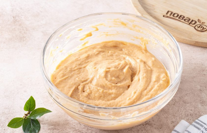 1. Этап. Панкейки из батата: Аккуратно перемешайте. Тесто получается по консистенции, как для оладий.