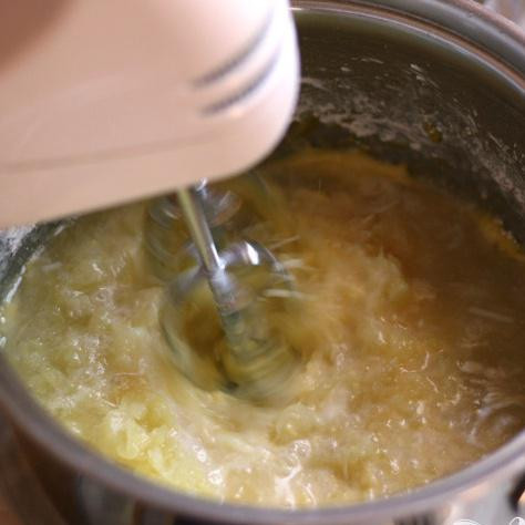 1. Этап. Бабушкин фруктовый пирог: И опять всё хорошенько перемешиваем.