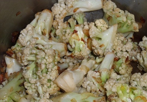 1. Этап. Суп-пюре из цветной капусты: Обжариваем 5-7 минут.