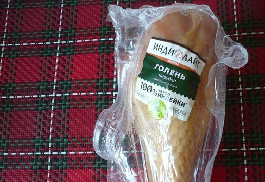 1. Этап. Салат-закуска Зимняя сказка: Для приготовления салата-закуски я использовала варено-копченую голень индейки ТМ Индилайт.