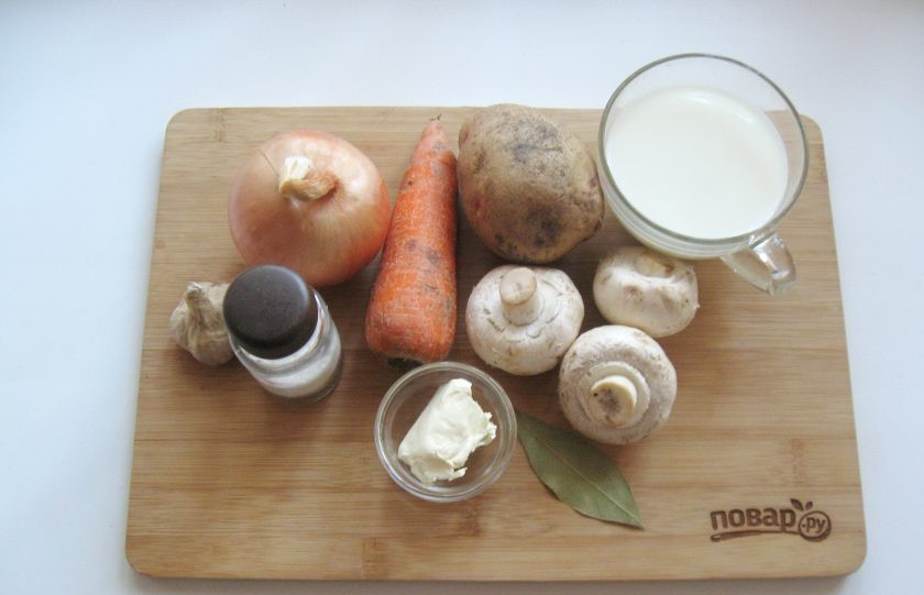 1. Этап. Грибной суп с молоком: Возьмите ингредиенты для приготовления супа с грибами и молоком.