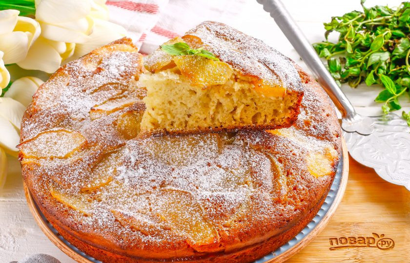 1. Этап. Пирог с айвой на кефире: Присыпьте пирог сахарной пудрой и подайте его к столу , нарезав на части.
