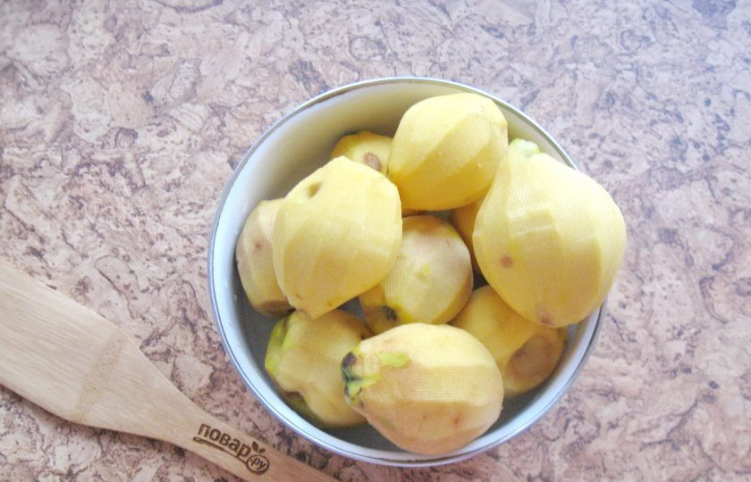 1. Этап. Настойка из айвы: После очистите айву.