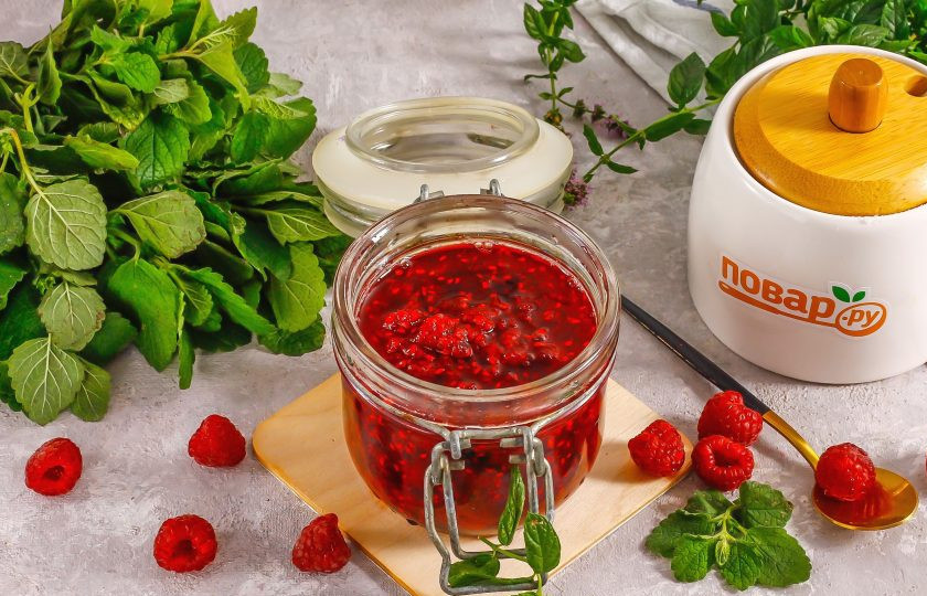 1. Этап. Варенье из малины в микроволновке: Десерт для быстрой дегустации храните в холодильнике. Подавайте с поджаренными тостами и сливочным маслом, не забывая заварить ароматный чай!