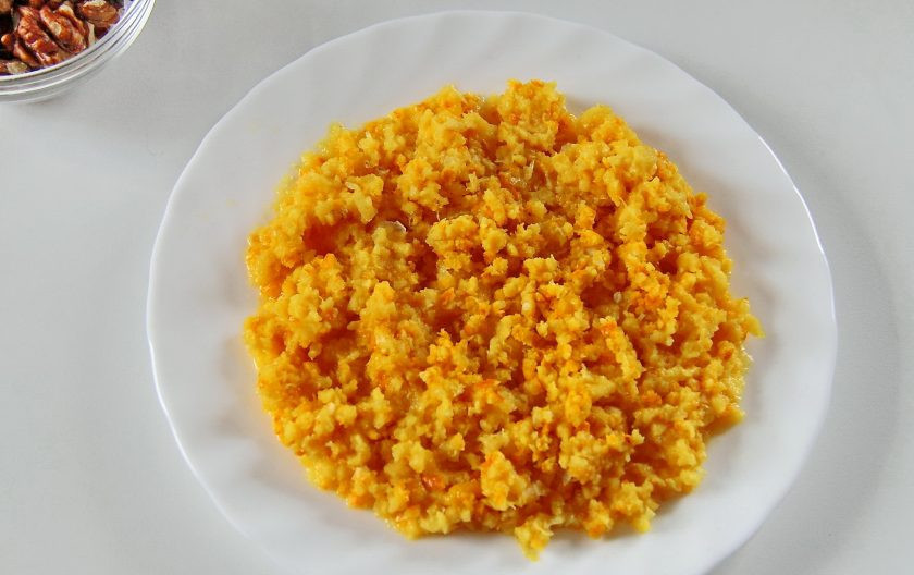 1. Этап. Апельсиновый пирог с орехами: Затем апельсин вместе со шкуркой измельчаем в блендере или при помощи мясорубки.