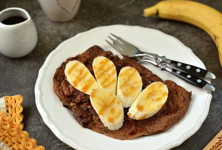 1. Этап. Шоколадно-кофейный омлет: Я подавала шоколадно-кофейный омлет с бананом и карамельным сиропом. На мой взгляд — идеальное сочетание. Приятного аппетита!