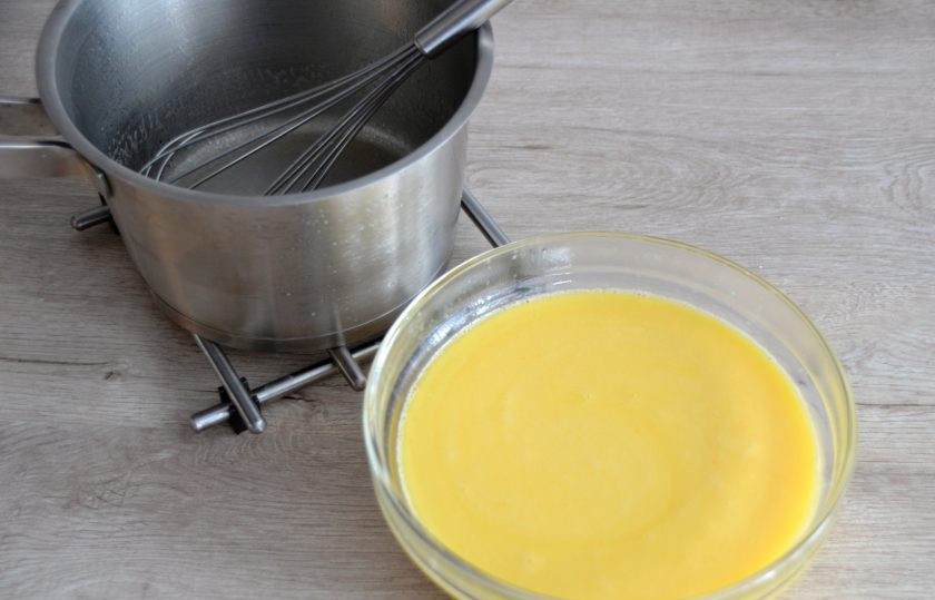 1. Этап. Суфле Крем-брюле: Размешайте смесь до однородности.