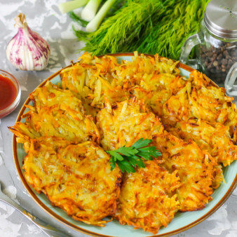 Картофельные драники с морковью