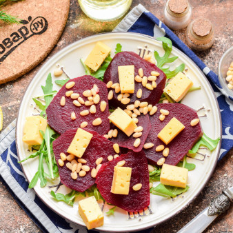 Салат из свеклы с кедровыми орешками