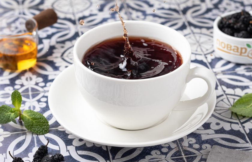 1. Этап. Чай из шелковицы: Перед подачей добавьте в чай подсластитель по вкусу. Приятного вам чаепития!