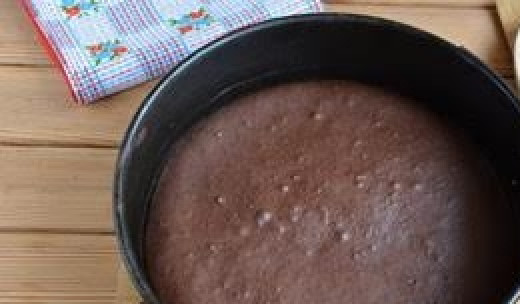 1. Этап. Торт Ванька кучерявый: 10. Готовые бисквите извлеките из формы, снимите бумагу, остудите.