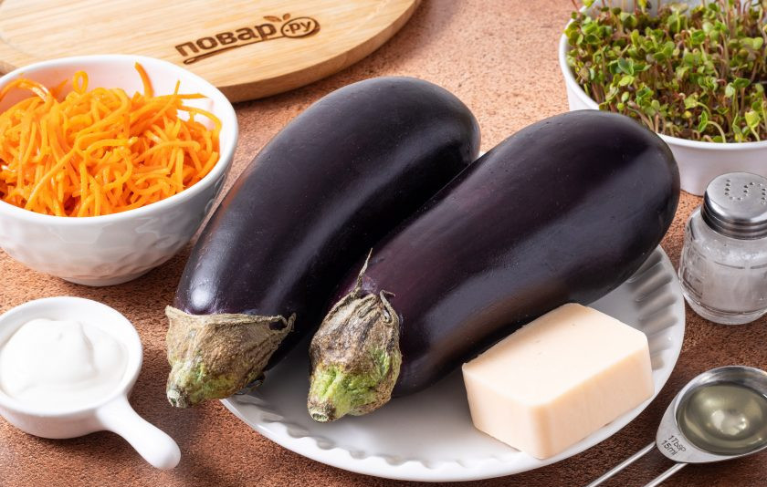 1. Этап. Рулетики из баклажана с сыром и морковью: Подготовьте все ингредиенты.