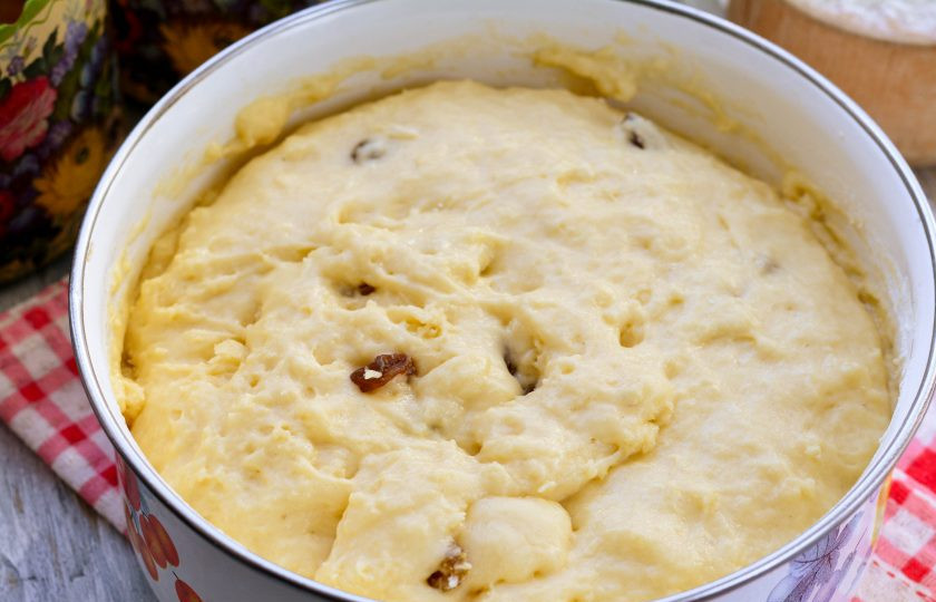 1. Этап. Кулич с коньяком: Тесто выросло и увеличилось в 2-3 раза.