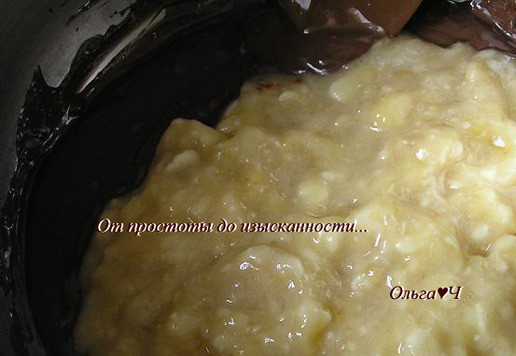 1. Этап. Постный шоколадно-банановый тарт с лимоном: Растопите шоколад на водяной бане (или в СВЧ), добавьте банановое пюре.