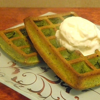Диетические зеленые вафли с мороженым