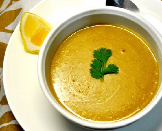 1. Этап. Суп чечевичный по-турецки: 6. Вот и все! Подавайте с кусочком лимона, посыпав каждую порцию свежей зеленью. Приятного аппетита!