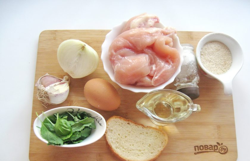 1. Этап. Куриные котлеты с базиликом: Подготовьте ингредиенты для приготовления котлет с базиликом.
