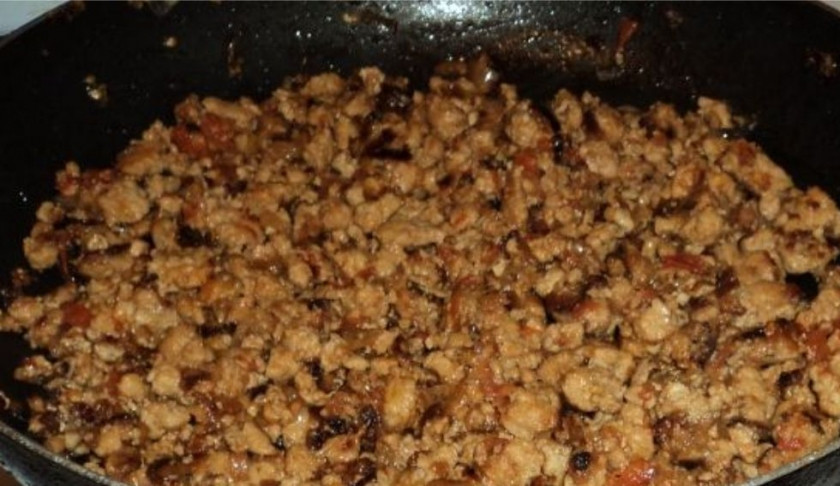 1. Этап. Лапша по-флотски: 5. Добавьте немного кипятка и тушите в течении 20 минут.