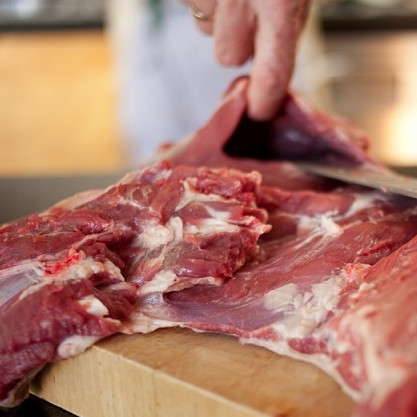 1. Этап. Баранья нога на гриле: 2. В баранине сделайте 