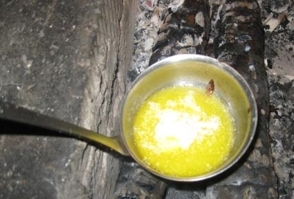 1. Этап. Шашлык из щуки: Теперь растопим кусочик сливочного масла.