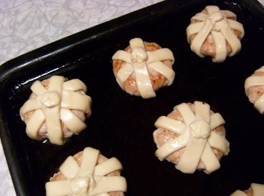 1. Этап. Фарш в тесте: Запекаем котлеты так же, как и «колоски».