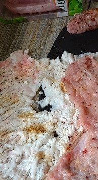 1. Этап. Шашлык-рулет: На сетку разложить стейки, отступив немного от краёв.