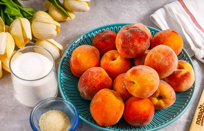 1. Этап. Персики в желе с желатином на зиму: Подготовьте указанные ингредиенты. Можно использовать нектарины, персики с ворсистой кожурой или инжирные.