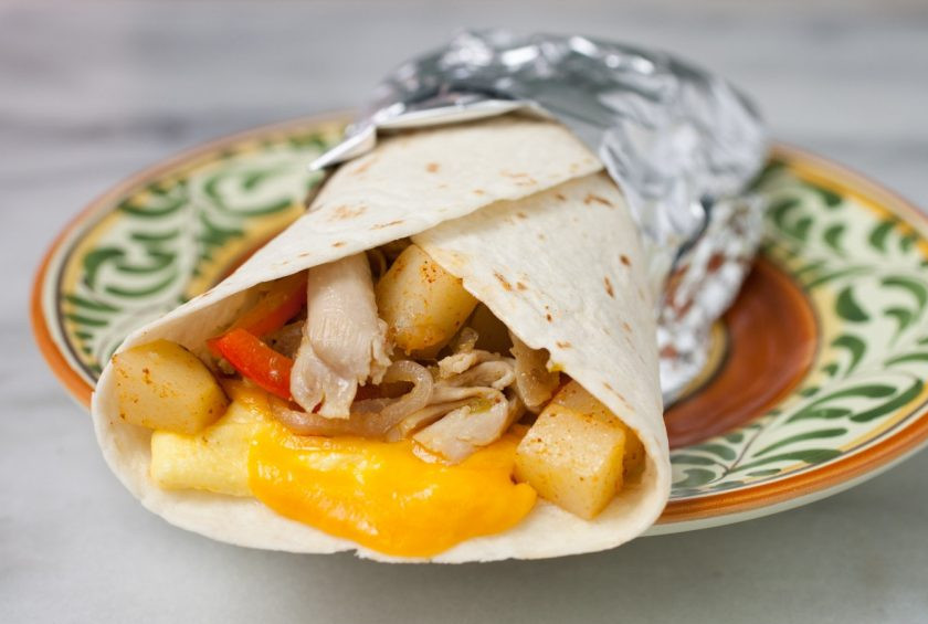 1. Этап. Мексиканский бурито: Осталось свернуть наш бурито. Все, можно дегустировать. Приятного аппетита!