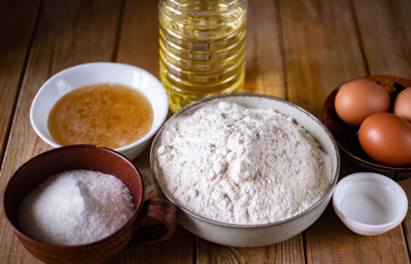 1. Этап. Башкирский чак-чак: Все ингредиенты удобнее всего выложить на стол сразу.