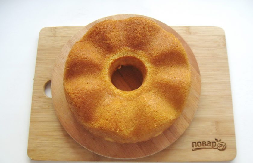 1. Этап. Лимонный кекс на кефире: Извлеките кекс из формы и охладите.