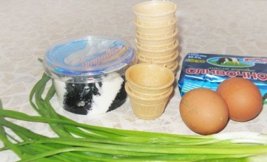 1. Этап. Тарталетки с черной икрой: 1. Несмотря на дороговизну ингредиента для этой закуски, тарталетки с черной икрой пользуются популярностью, особенно на фуршетных столах.