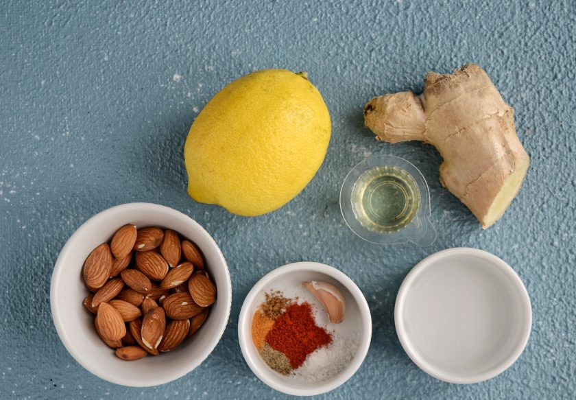 1. Этап. Миндальный соус: Подготовьте все ингредиенты.