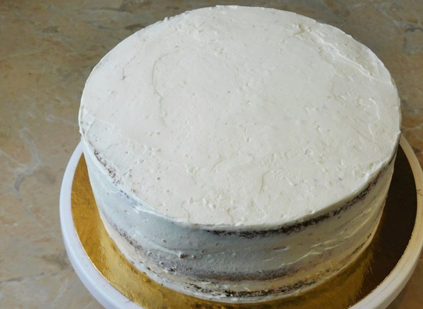 1. Этап. Бисквитный торт с крем-чизом: Соберите торт полностью.
