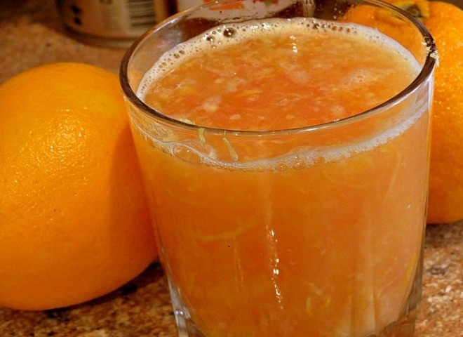 1. Этап. Тыква запеченная с сухофруктами: Заливаем содержимое тыквы свежевыжатым соком апельсинов. Посыпаем цедрой. Отправляем фаршированный овощ в духовку на пару часов. Температуру устанавливаем 180 градусов.