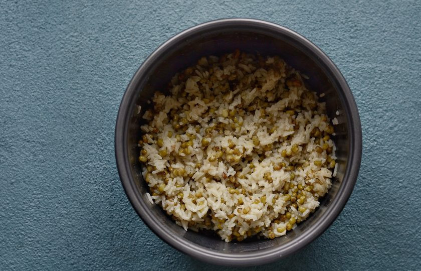 1. Этап. Рис с машем: Выключите, дайте блюду постоять 5 минут и можете подавать к столу.