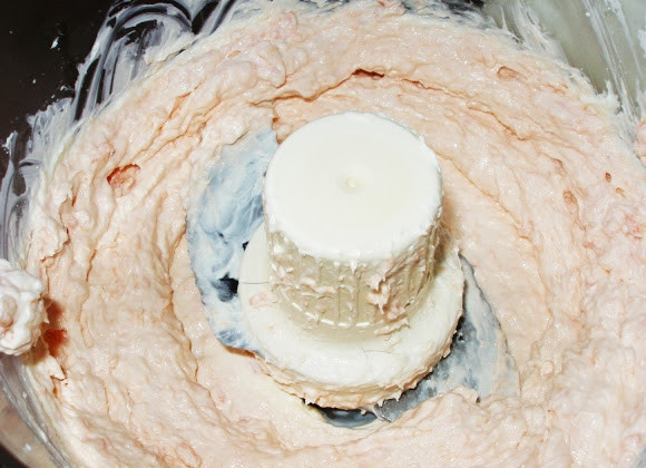 1. Этап. Паштет из лосося: 2. Взбейте ингредиенты до консистенции паштета.