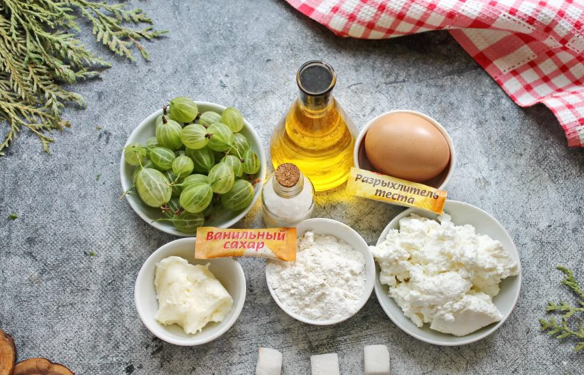 1. Этап. Пирог с крыжовником и творогом: Подготовьте все необходимые ингредиенты для приготовления пирога с крыжовником и творогом. Ягоды переберите, сполосните и дайте обсохнуть на чистой ткани. Сливочное масло достаньте заранее, чтобы оно стало мягким.