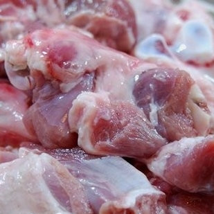 1. Этап. Баранина с овощами в тажине: Баранину тоже хорошенько промываем, пленки удаляем.