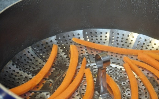 1. Этап. Роллы овощные: 2. Можно ее немного обжарить или приготовить на пару.