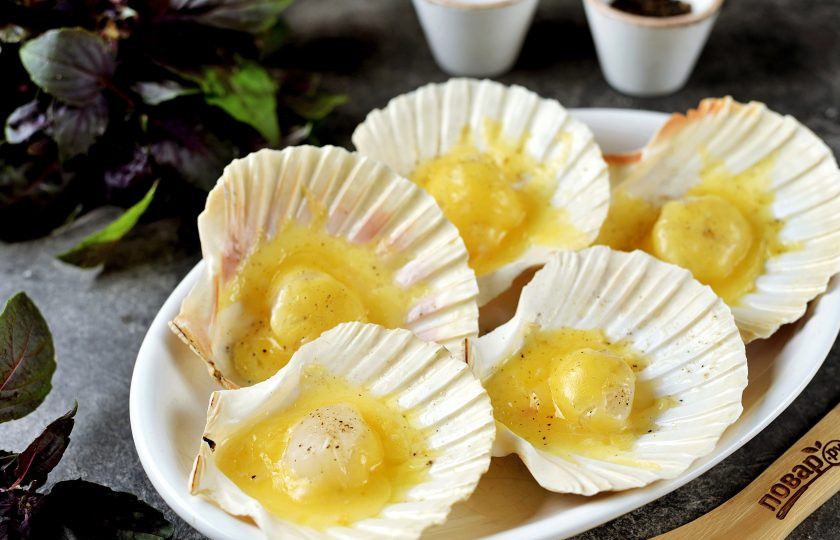 1. Этап. Гребешки в раковинах под сыром: Вкуснейшие гребешки в раковинах под сыром готовы! Сразу подавайте к столу. Приятного аппетита!